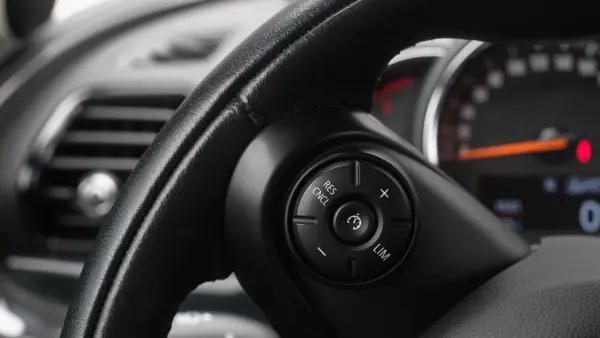 MINI Clubman 2018 - 24999 EUR, 131000 km - AUTO.MOTO.pt - 131000km - foto 21 de 37
