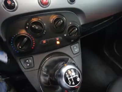 Fiat 500C 2015 - 10250 EUR, 77000 km - AUTO.MOTO.pt - 77000km - foto 12 de 15