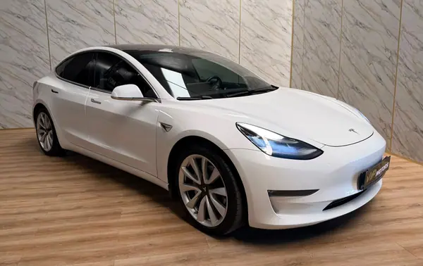 Tesla Model 3 Long Range Tracção Integral 2020 Elétrico — 95 000 km · Santarém Tesla Model 3 Long Range Tracção Integral 2020 Elétrico
