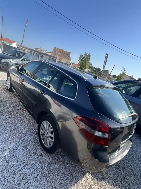 Renault Laguna Break 2013 - 6250 EUR, 244000 km - AUTO.MOTO.pt - 244000km - foto 3 de 4
