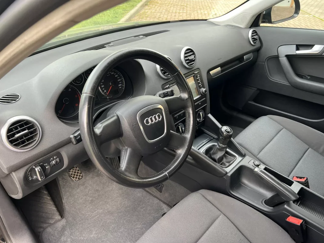 Audi A3 2010 - 10965 EUR, 150000 km - 150000km - foto 14 de 38