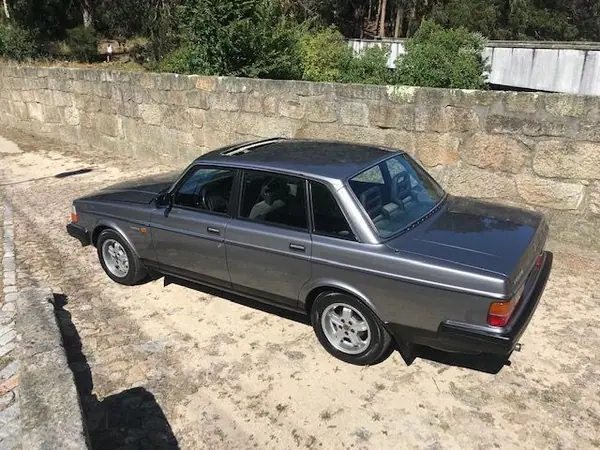 Volvo 244 1987 - 10500 EUR, 317000 km - AUTO.MOTO.pt - 317000km - foto 18 de 41
