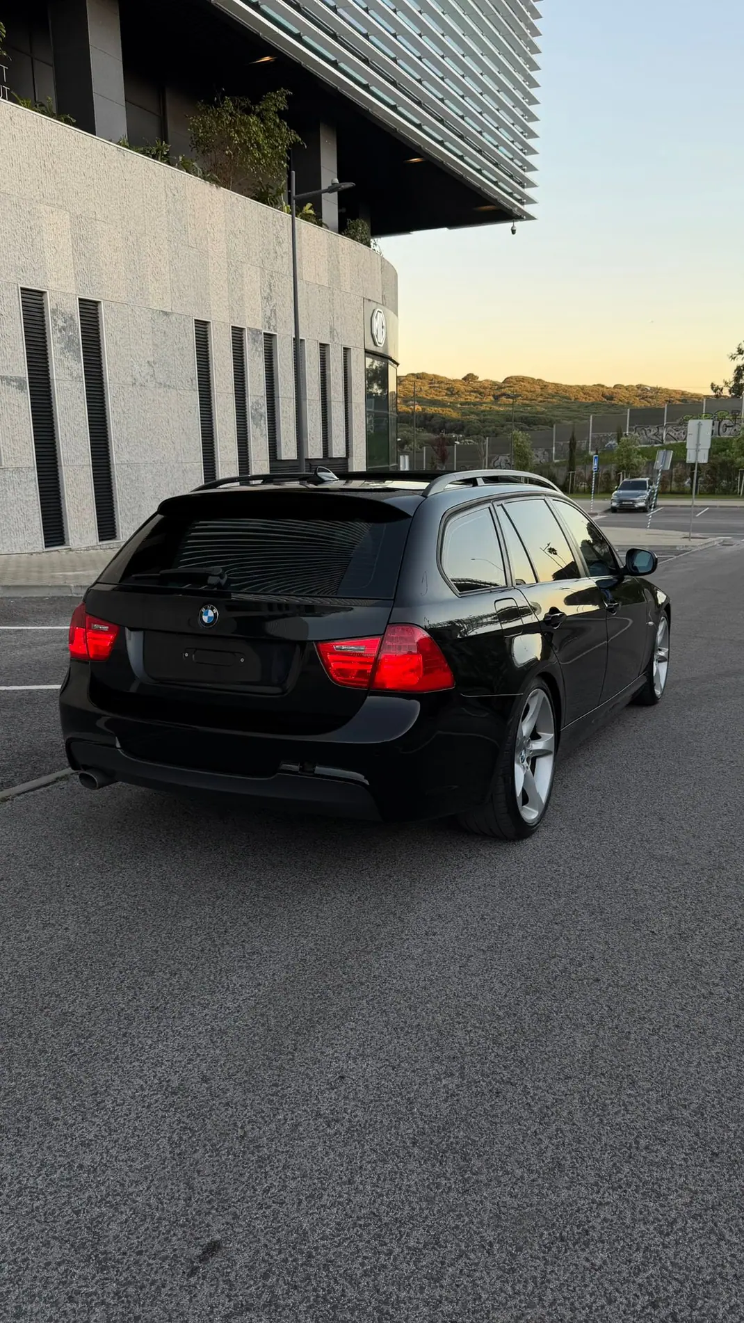 BMW 318 2008 - 9000 EUR, 248000 km - AUTO.MOTO.pt - 248000km - foto 2 de 14