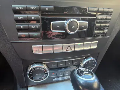 Mercedes-Benz C 250 2011 - 9999 EUR, 353413 km - AUTO.MOTO.pt - 353413km - foto 19 de 24