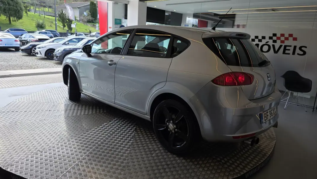 SEAT Leon 2011 - 8900 EUR, 188295 km - AUTO.MOTO.pt - 188295km - foto 20 de 52