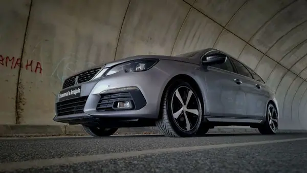 Peugeot 308 SW 2018 - 15800 EUR, 139000 km - AUTO.MOTO.pt - 139000km - foto 5 de 26