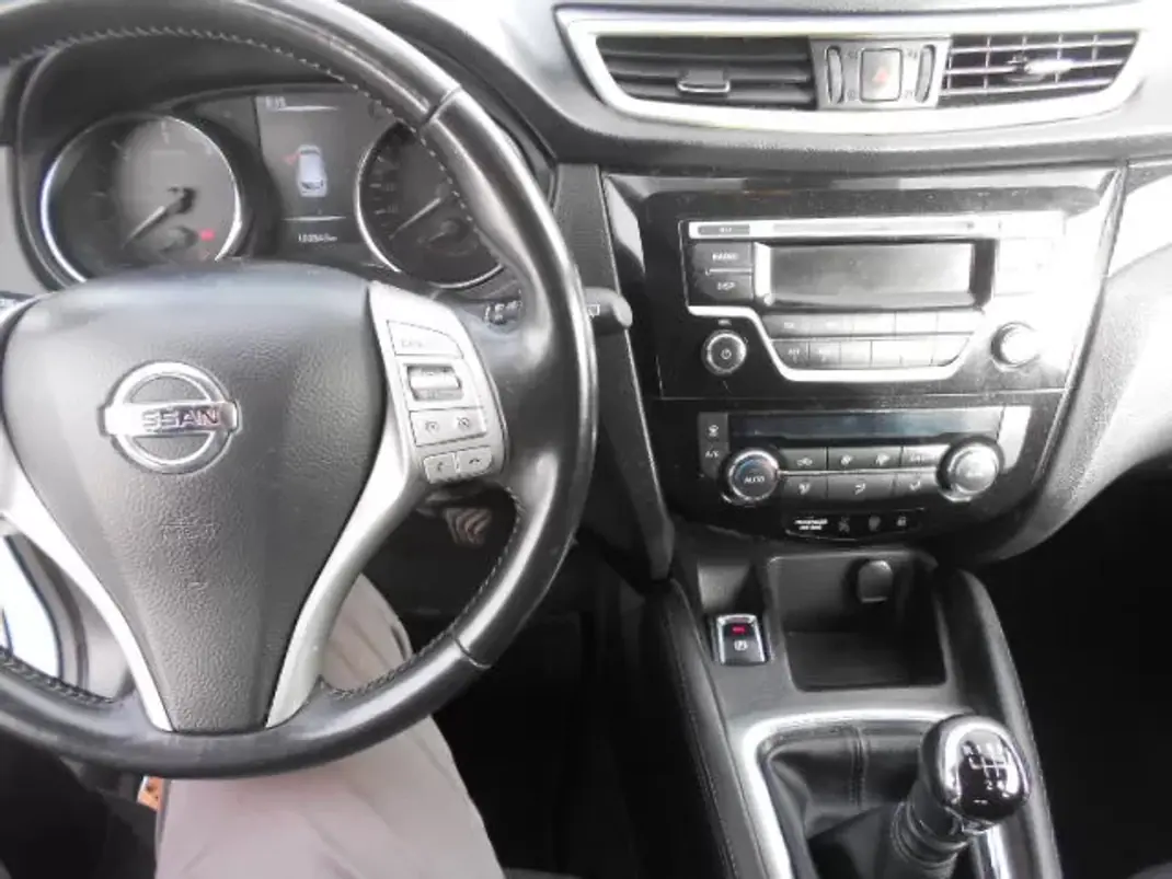 Nissan Qashqai 2015 - 16500 EUR, 100843 km - AUTO.MOTO.pt - 100843km - foto 10 de 12