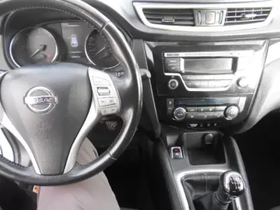 Nissan Qashqai 2015 - 16500 EUR, 100843 km - AUTO.MOTO.pt - 100843km - foto 10 de 12