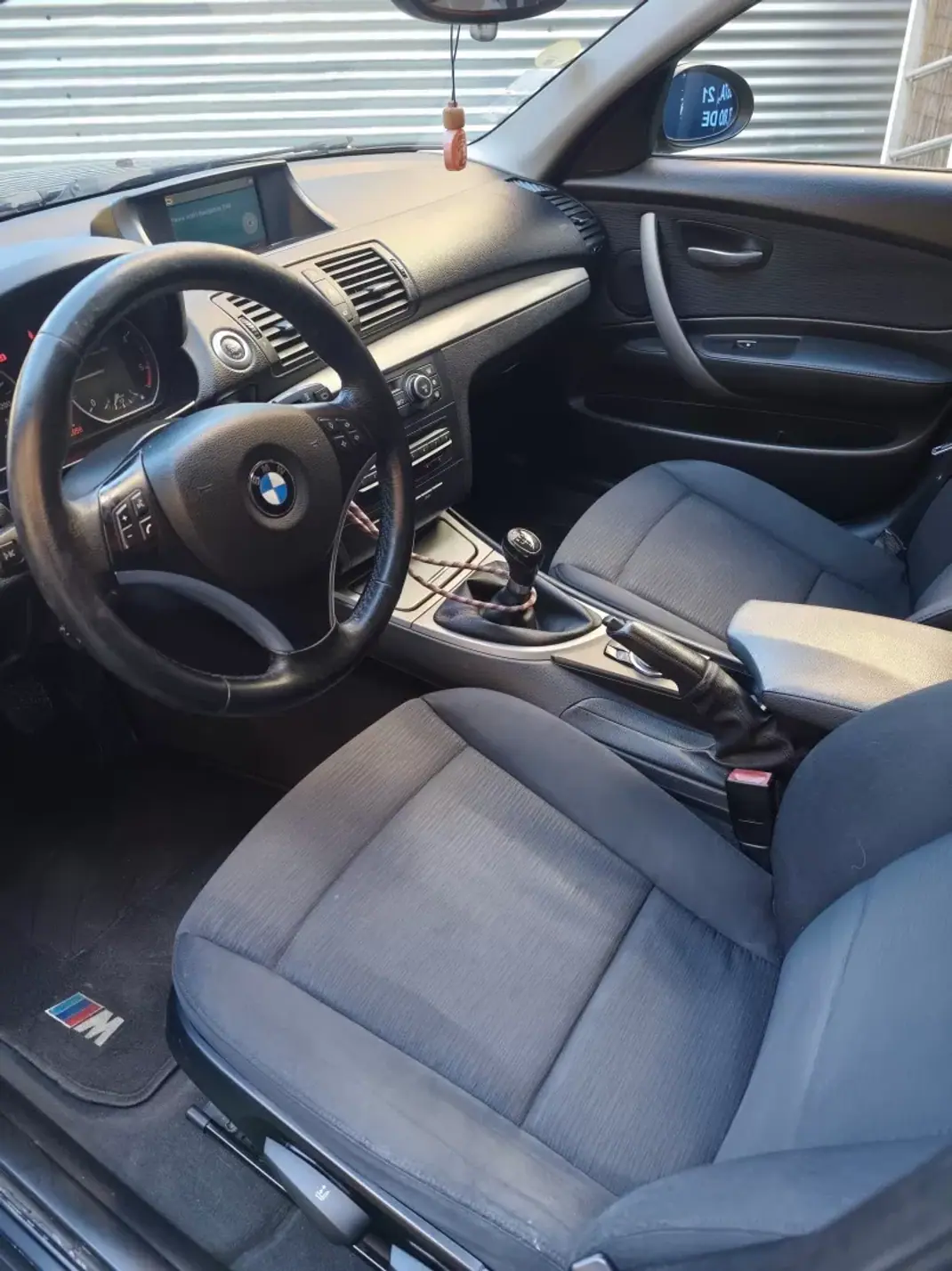 BMW 118 2008 - 7350 EUR, 221000 km - AUTO.MOTO.pt - 221000km - foto 7 de 11