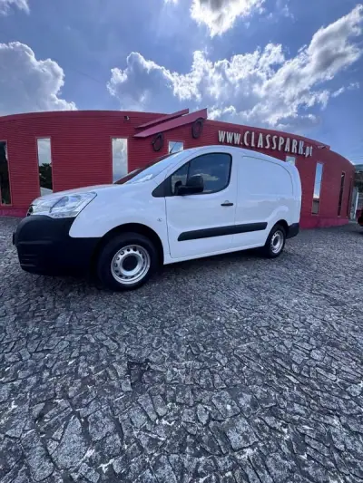 Peugeot 2017 - 10900 EUR, 168000 km - AUTO.MOTO.pt - 168000km - foto 3 de 8