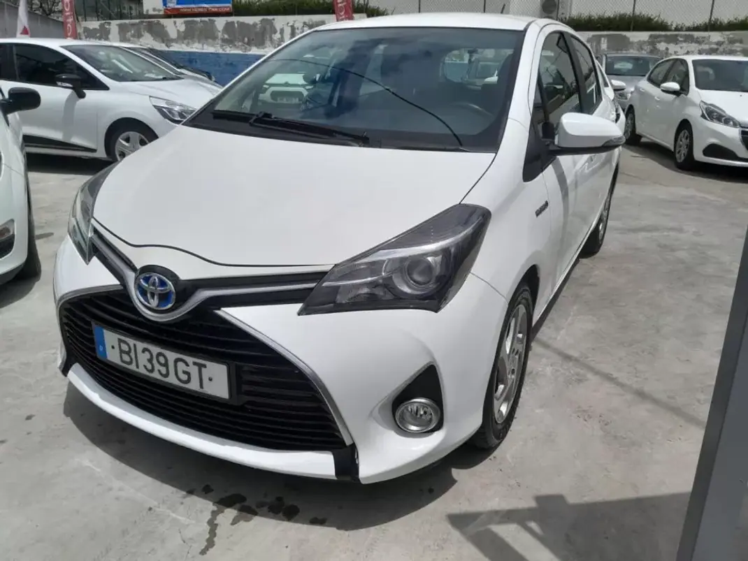 Toyota Yaris 2016 - 17900 EUR, 121948 km - AUTO.MOTO.pt - 121948km - foto 2 de 12