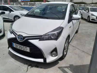 Toyota Yaris 2016 - 17900 EUR, 121948 km - AUTO.MOTO.pt - 121948km - foto 2 de 12