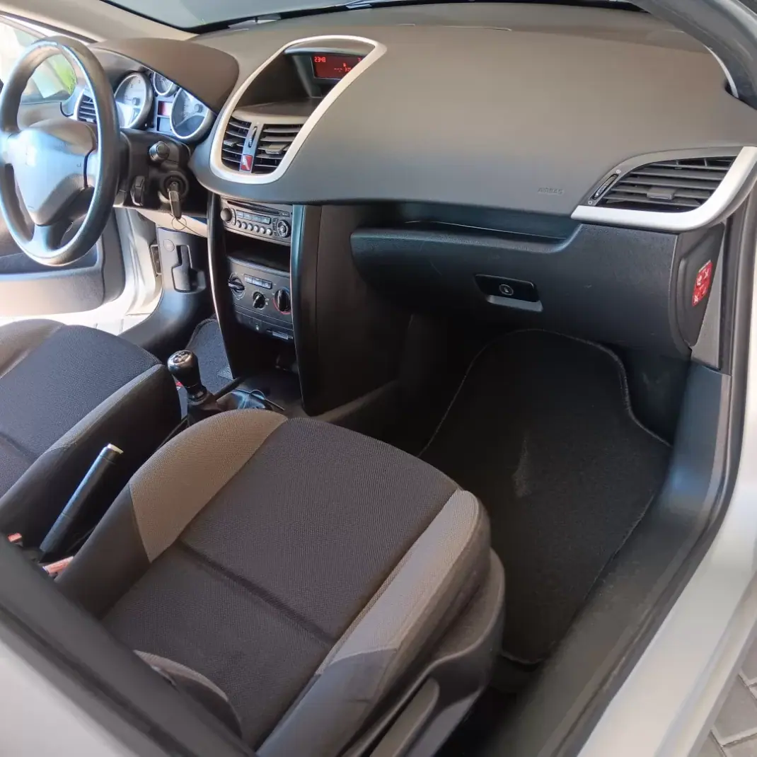 Peugeot 207 2007 - 5500 EUR, 181334 km - AUTO.MOTO.pt - 181334km - foto 10 de 15