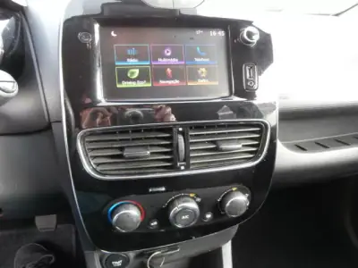 Renault Clio Sport Tourer 2019 - 10600 EUR, 193571 km - AUTO.MOTO.pt - 193571km - foto 15 de 29
