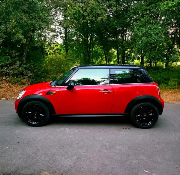 MINI 3 Portas 2010 - 8990 EUR, 186000 km - AUTO.MOTO.pt - 186000km - foto 8 de 26