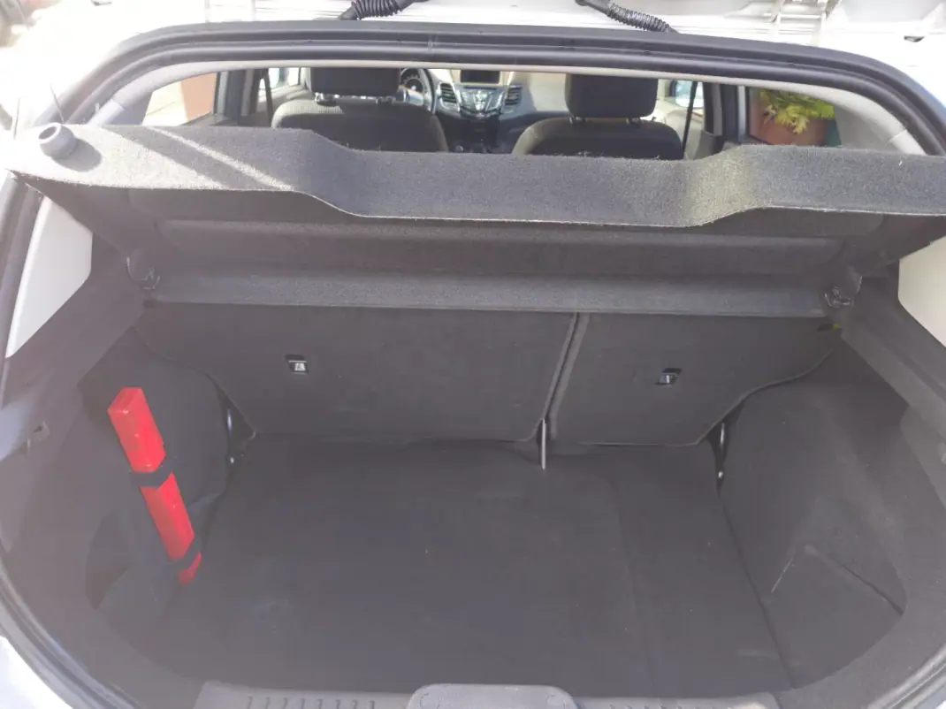 Ford Fiesta 2015 - 9990 EUR, 120400 km - AUTO.MOTO.pt - 120400km - foto 12 de 12