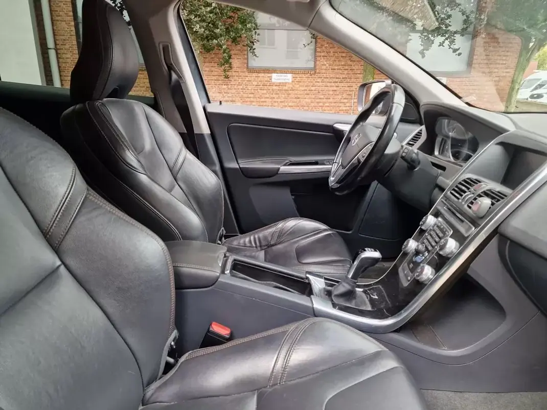 Volvo XC 60 2017 - 19790 EUR, 144487 km - 144487km - foto 14 de 14
