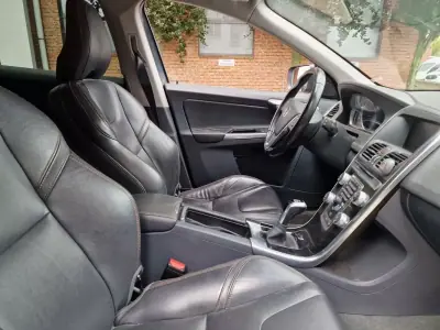 Volvo XC 60 2017 - 19790 EUR, 144487 km - AUTO.MOTO.pt - 144487km - foto 14 de 14