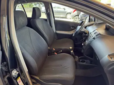 Toyota Yaris 2010 - 5500 EUR, 207295 km - AUTO.MOTO.pt - 207295km - foto 24 de 26