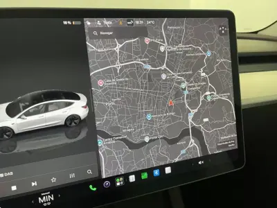 Tesla Model 3 2023 - 29750 EUR, 68000 km - AUTO.MOTO.pt - 68000km - foto 25 de 44