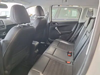 Peugeot 2008 2015 - 8900 EUR, 108000 km - AUTO.MOTO.pt - 108000km - foto 16 de 18