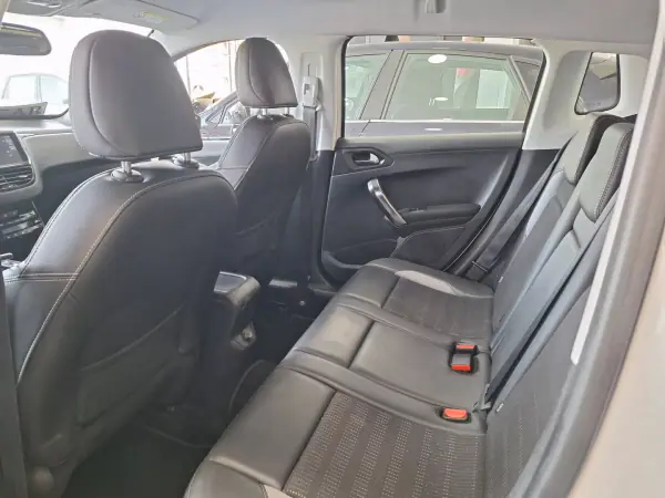 Peugeot 2008 2015 - 8900 EUR, 108000 km - AUTO.MOTO.pt - 108000km - foto 16 de 18