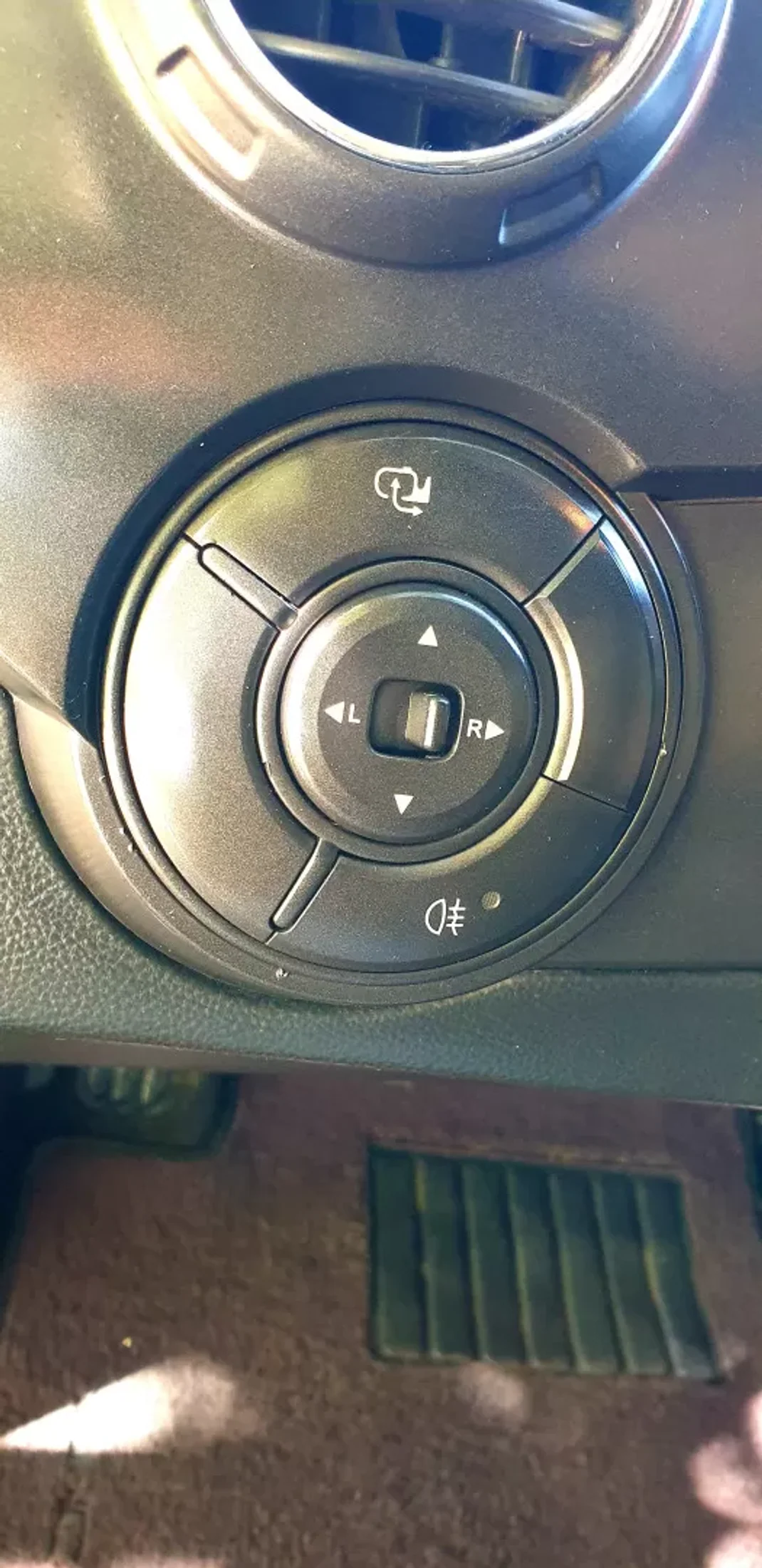 SsangYong Actyon Sports 2008 - 9990 EUR, 134000 km - AUTO.MOTO.pt - 134000km - foto 11 de 24