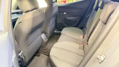 Peugeot e-2008 2025 - 25900 EUR, 13646 km - AUTO.MOTO.pt - 13646km - foto 13 de 22