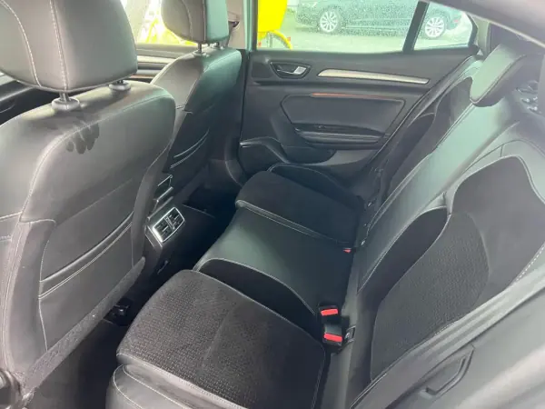 Renault Mégane 2018 - 14500 EUR, 170000 km - AUTO.MOTO.pt - 170000km - foto 7 de 12