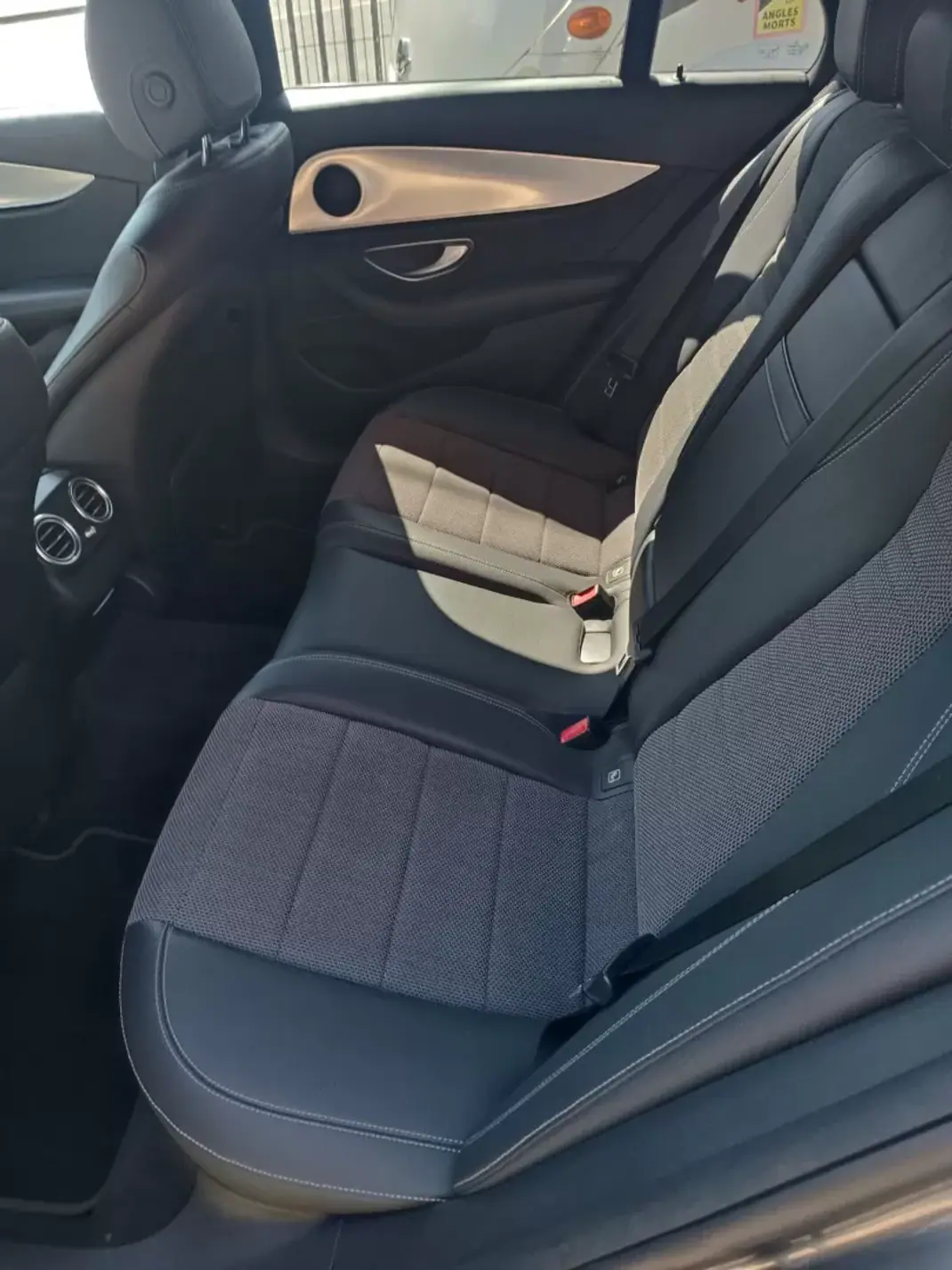 Mercedes-Benz E 300 2019 - 27500 EUR, 150200 km - 150200km - foto 12 de 18