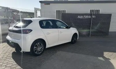 Peugeot 208 2022 - 14200 EUR, 68973 km - 68973km - foto 6 de 18