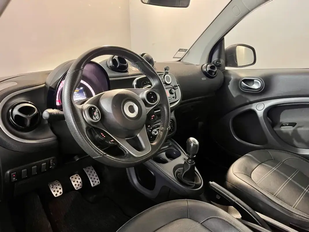 Smart 2016 - 10450 EUR, 91000 km - AUTO.MOTO.pt - 91000km - foto 12 de 26
