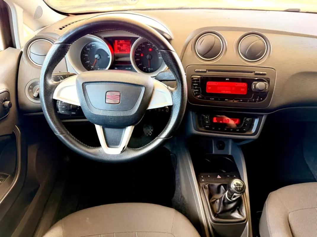 SEAT Ibiza 2011 - 6990 EUR, 243541 km - AUTO.MOTO.pt - 243541km - foto 11 de 15