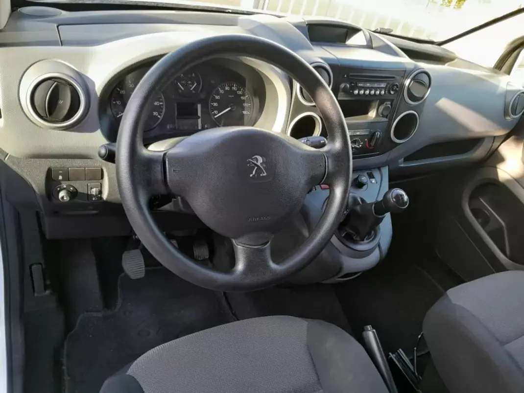 Peugeot Partner 2018 - 13900 EUR, 179163 km - 179163km - foto 10 de 11