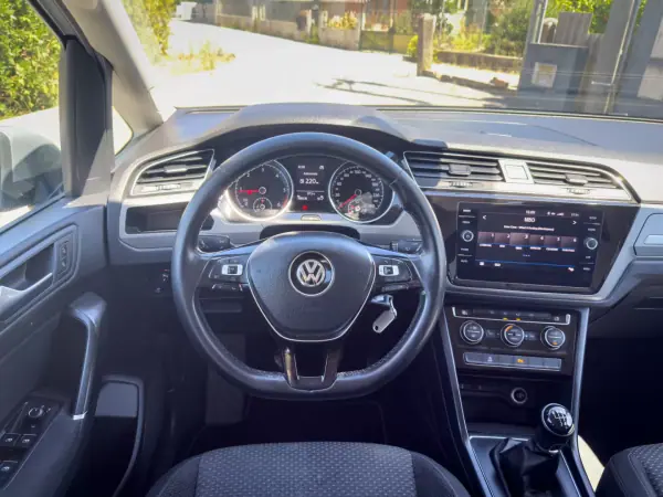 Volkswagen Touran 2017 - 13990 EUR, 198000 km - AUTO.MOTO.pt - 198000km - foto 6 de 13