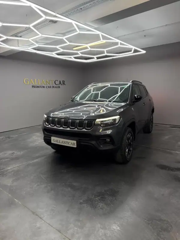 Jeep Compass 2022 - 21900 EUR, 116655 km - AUTO.MOTO.pt - 116655km - foto 8 de 35