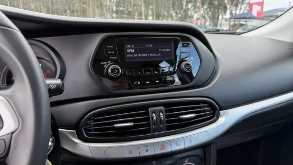 Fiat Tipo Station Wagon 2019 - 12750 EUR, 75000 km - AUTO.MOTO.pt - 75000km - foto 24 de 32
