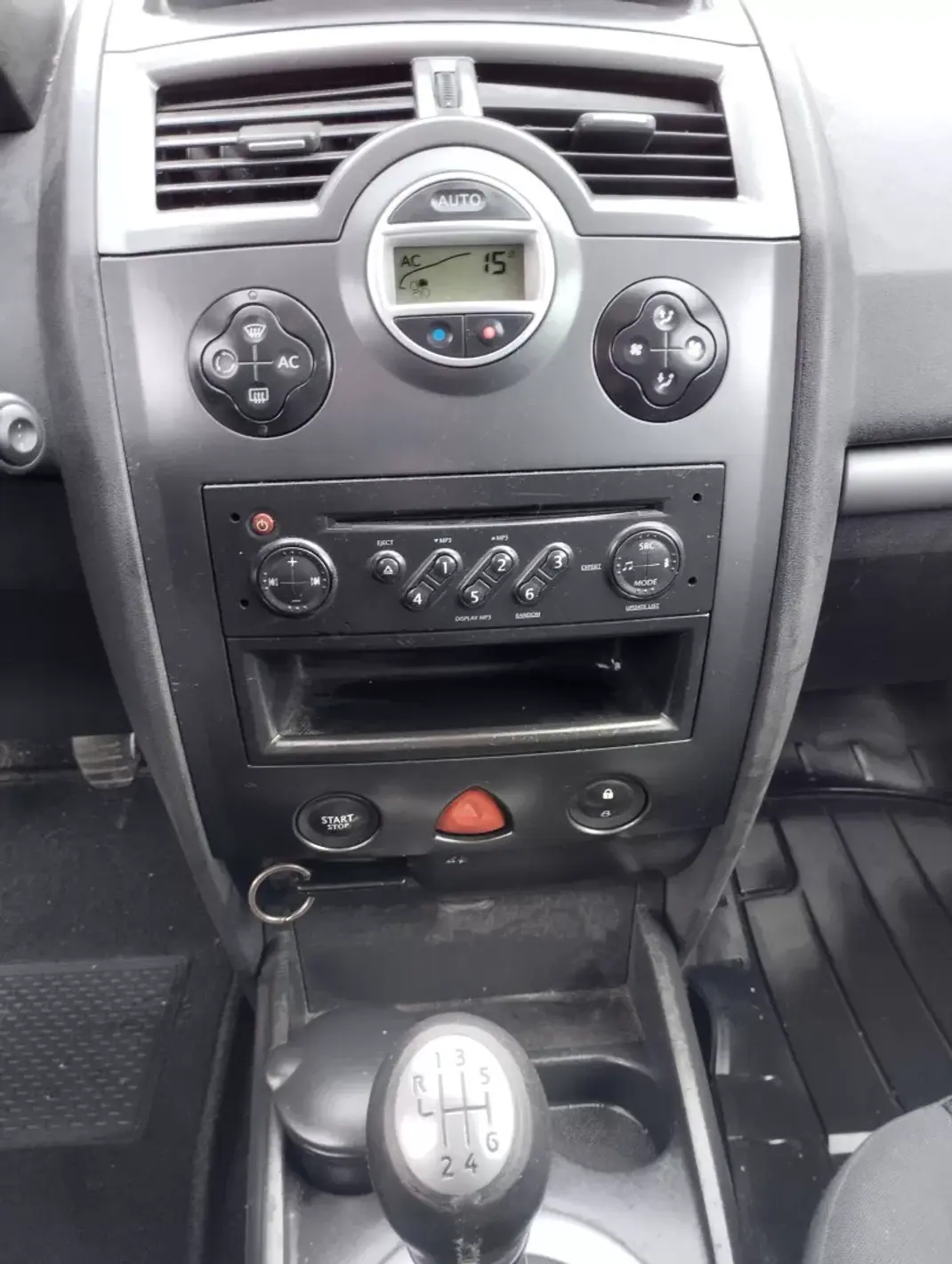 Renault Mégane Break 2006 - 2999 EUR, 270000 km - AUTO.MOTO.pt - 270000km - foto 22 de 22