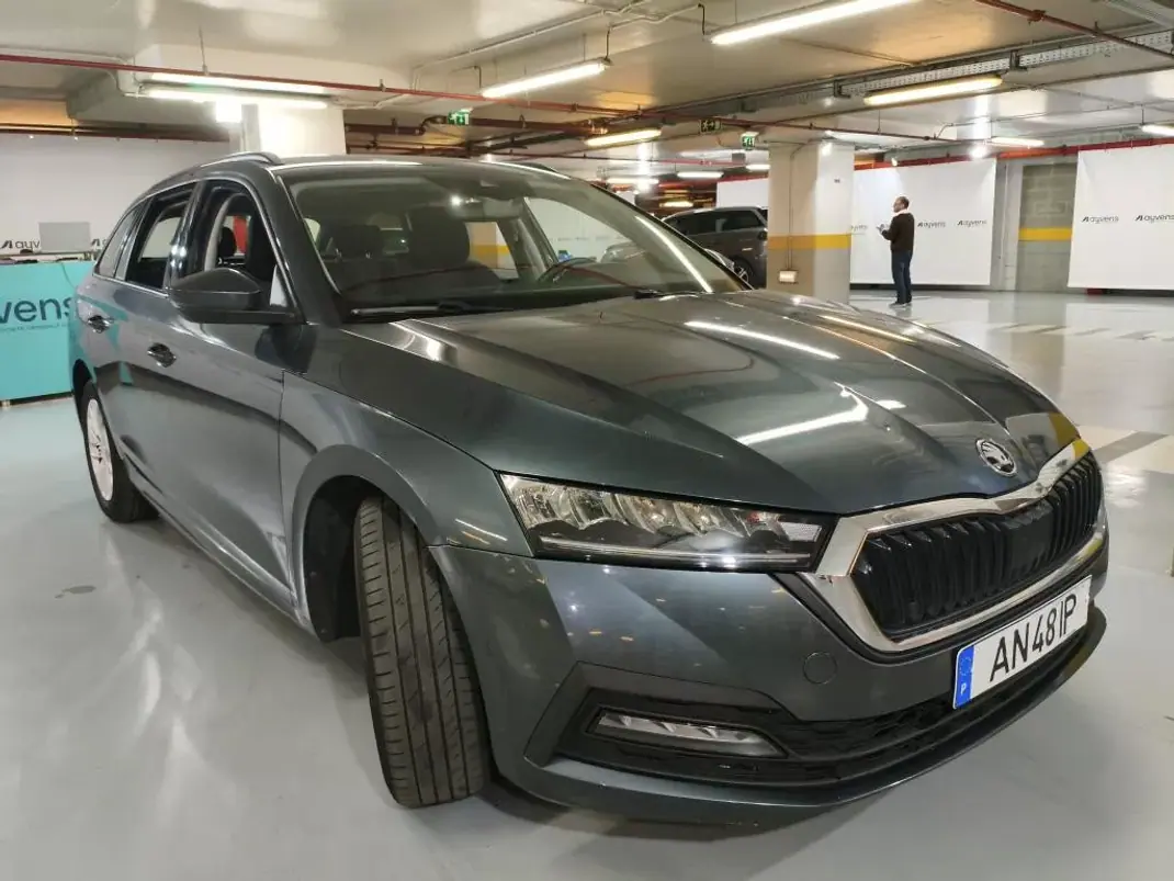 Skoda Octavia Break 2022 - 20499 EUR, 105014 km - AUTO.MOTO.pt - 105014km - foto 4 de 13