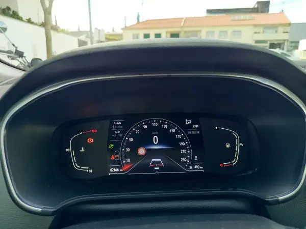 Renault Mégane 2020 - 15900 EUR, 82200 km - AUTO.MOTO.pt - 82200km - foto 15 de 18