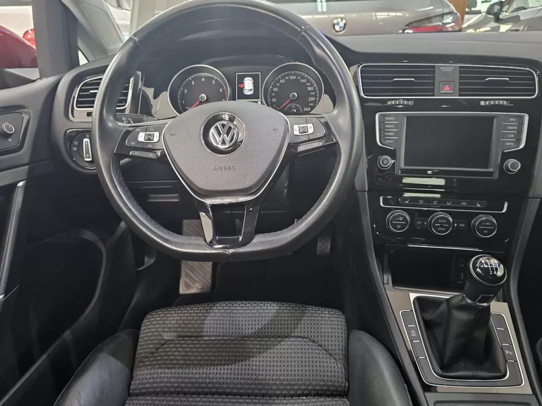 Volkswagen Golf 2015 - 15000 EUR, 140202 km - AUTO.MOTO.pt - 140202km - foto 11 de 23