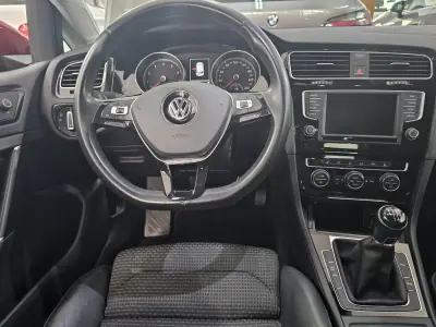 Volkswagen Golf 2015 - 15000 EUR, 140202 km - AUTO.MOTO.pt - 140202km - foto 11 de 23