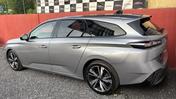 Peugeot 308 SW 2022 - 16900 EUR, 214000 km - AUTO.MOTO.pt - 214000km - foto 4 de 12