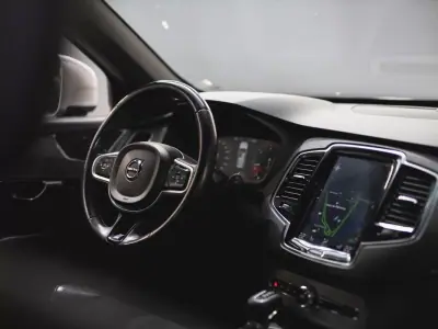 Volvo XC 90 2018 - 35990 EUR, 147431 km - AUTO.MOTO.pt - 147431km - foto 19 de 27