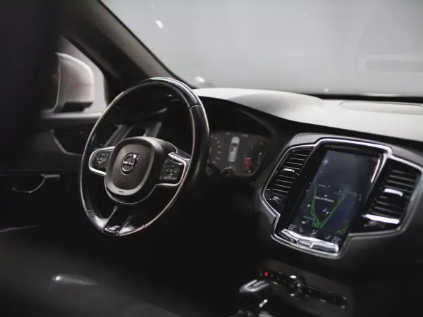 Volvo XC 90 2018 - 35990 EUR, 147431 km - AUTO.MOTO.pt - 147431km - foto 19 de 27