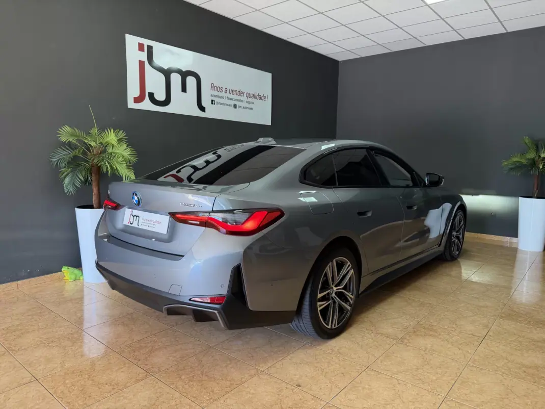 BMW i4 2022 - 36500 EUR, 76874 km - AUTO.MOTO.pt - 76874km - foto 5 de 18