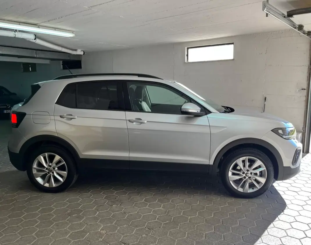 Volkswagen T-Cross 2024 - 22800 EUR, 3300 km - AUTO.MOTO.pt - 3300km - foto 7 de 9
