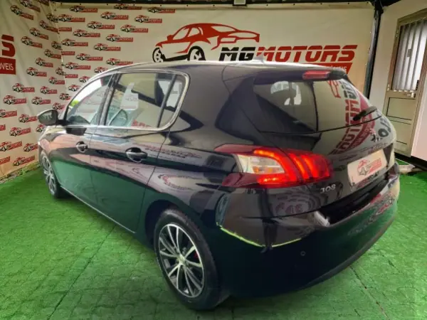 Peugeot 308 2015 - 12500 EUR, 144858 km - AUTO.MOTO.pt - 144858km - foto 10 de 73