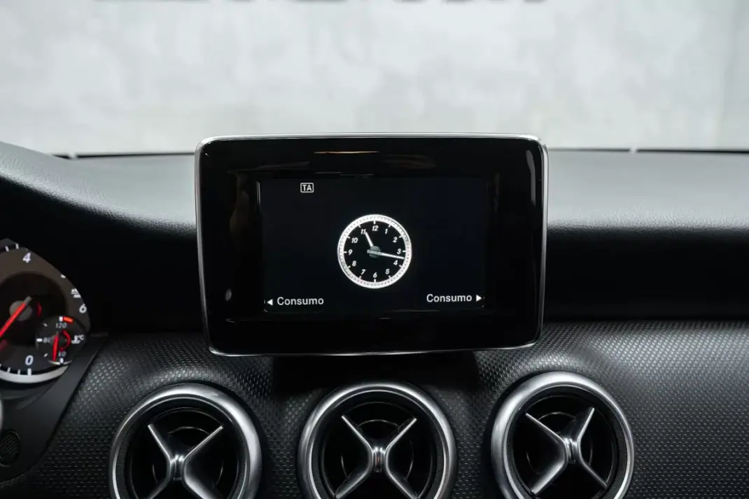 Mercedes-Benz A 180 2015 - 16950 EUR, 81000 km - AUTO.MOTO.pt - 81000km - foto 26 de 36