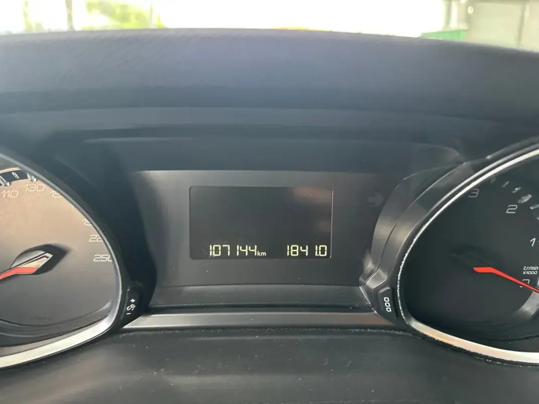 Peugeot 308 SW 2019 - 14990 EUR, 107300 km - 107300km - foto 10 de 30